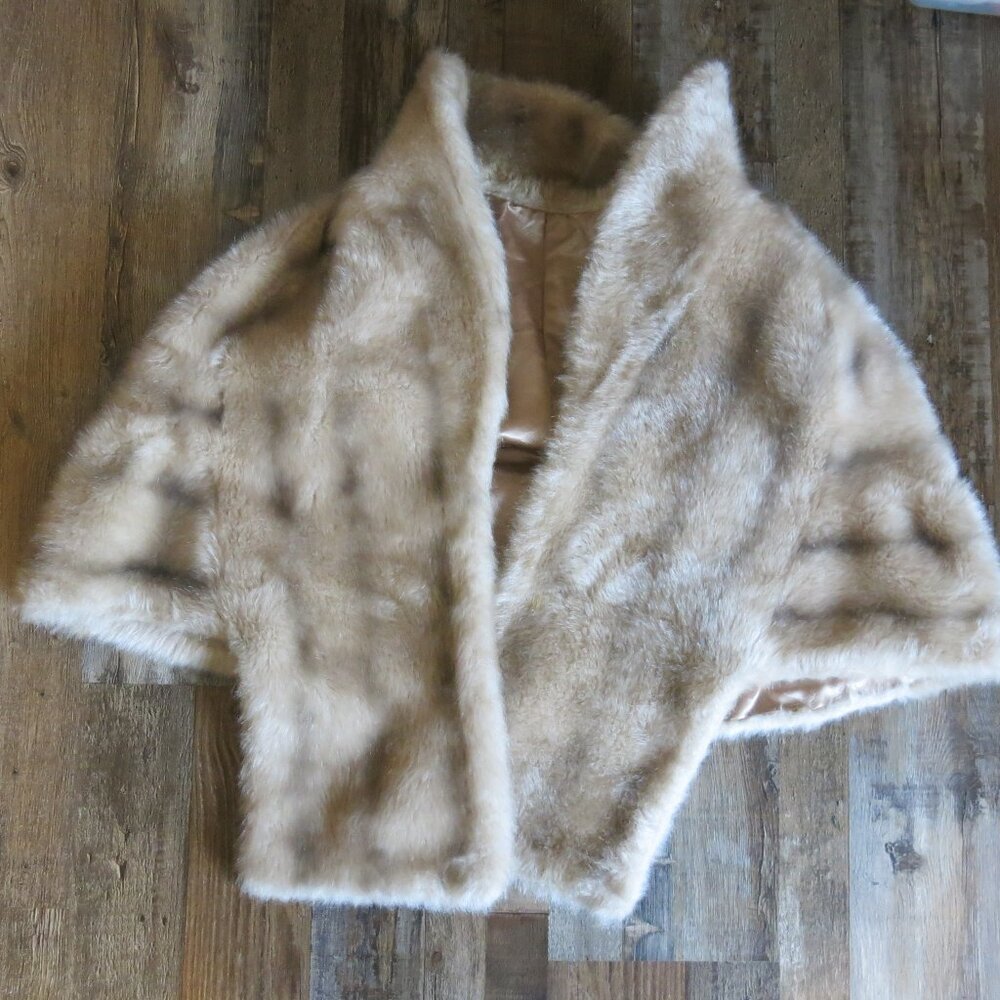 Vintage Regina Glenara Faux Fur Shawl Cape